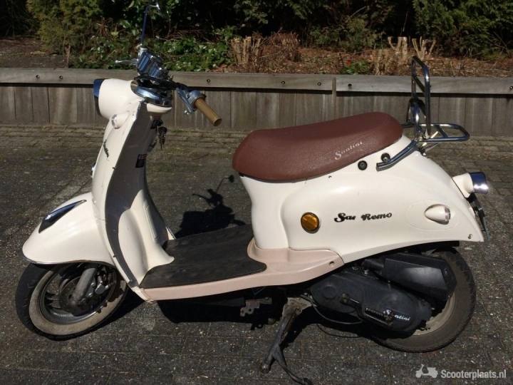 Goed rijdende scooter voor klein prijsje! - Scooterplaats