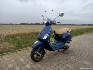 Vespa LX 50 blauw