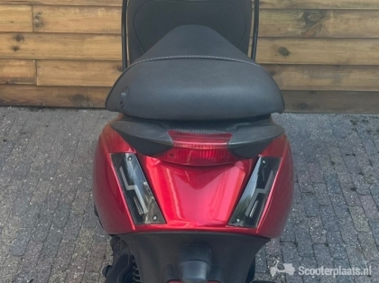 Piaggio Zip rood
