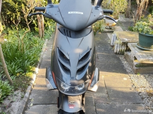 Aprilia SR Street grijs