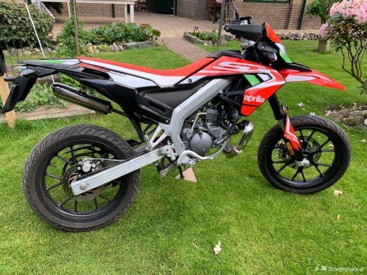 brommer aprilia - Scooterplaats