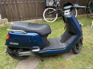 NIU N1S scooter 