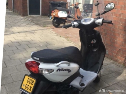 Yamaha NeoS wit