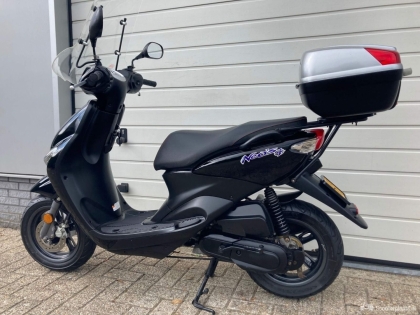 Yamaha NeoS zwart
