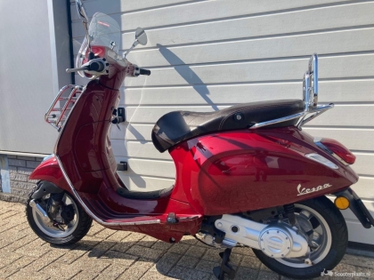Vespa Primavera rood