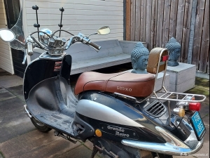 Retro scooter zwart