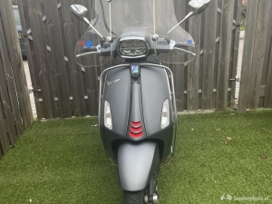 Vespa Sprint S grijs