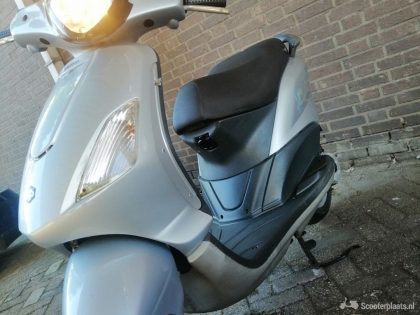 Piaggio Fly zilver