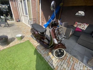 Vespa LX 50 Touring bruin