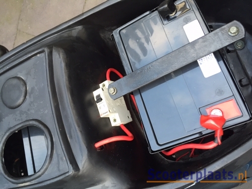 Qwic Emoto 80b met NIEUWE set accu's - Scooterplaats