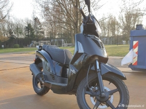 Kymco People S zwart