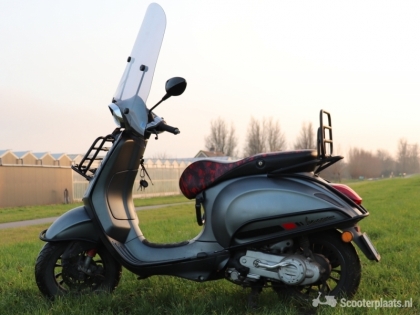 Vespa Sprint grijs