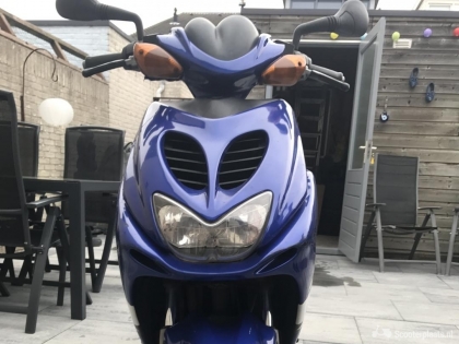Yamaha Aerox blauw