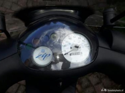 Piaggio Zip zwart