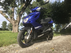 Yamaha Aerox blauw