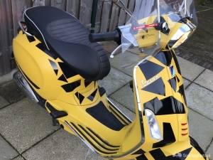 Vespa Sprint S geel