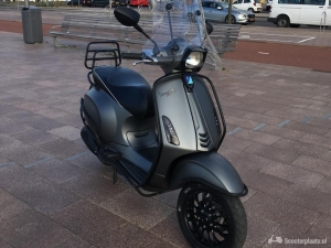 Vespa Sprint grijs