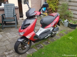 Aprilia SR Street rood