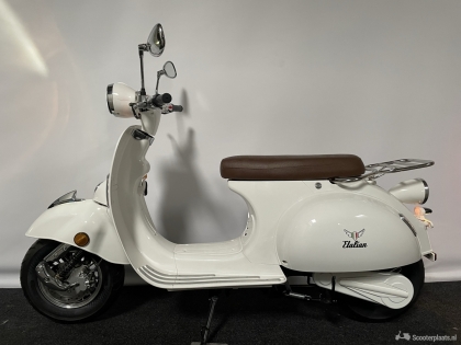 Etalian E-scooter wit