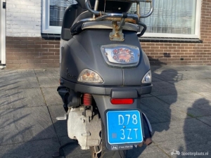 Vespa S grijs