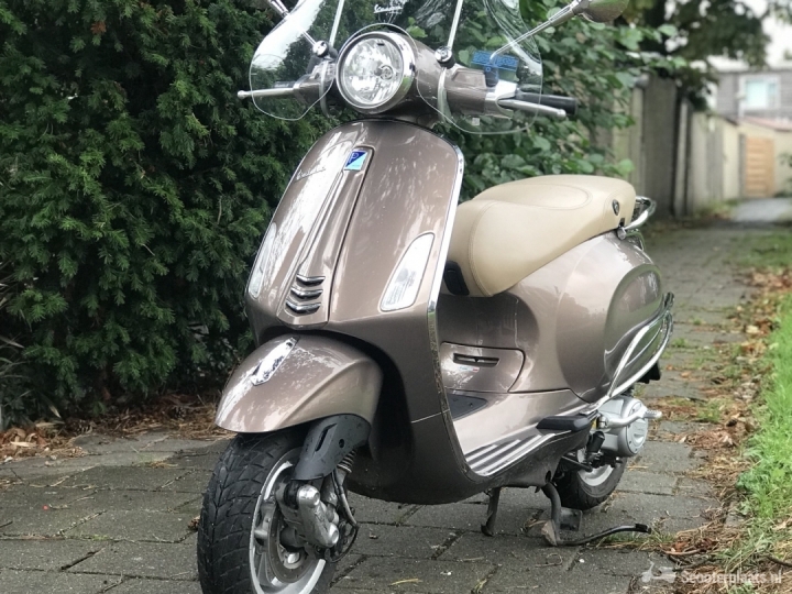 Vespa Primavera beige