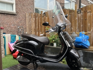 Vespa Sprint zwart