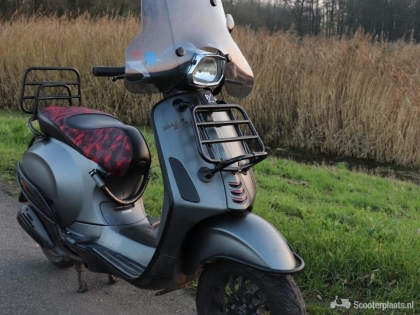 Vespa Sprint grijs