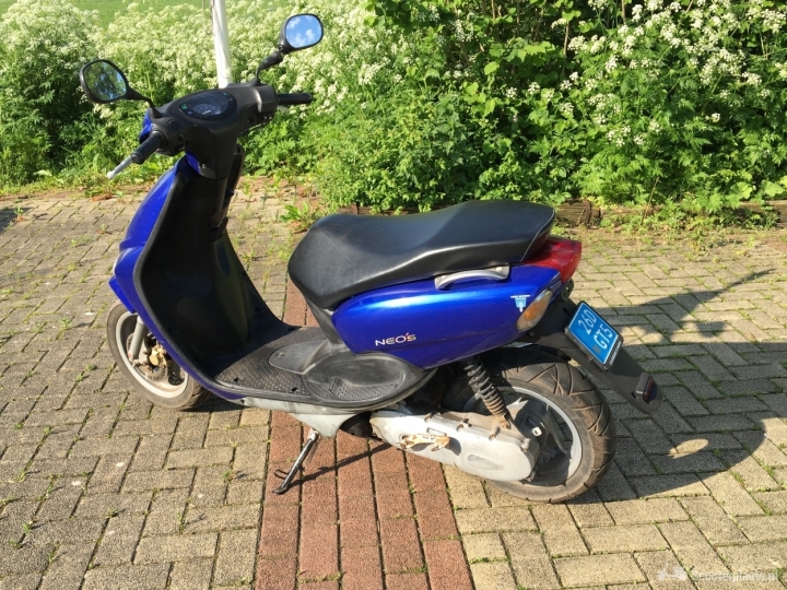 Yamaha NeoS snor metalic bleu - Scooterplaats