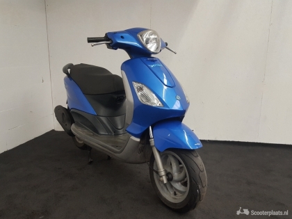 Piaggio Fly blauw
