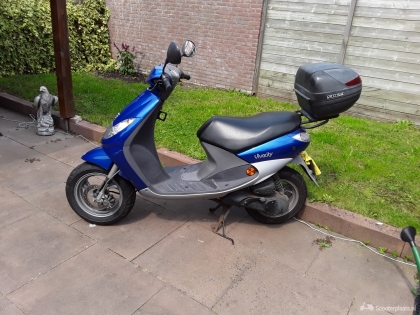 Peugeot scooter 45km.