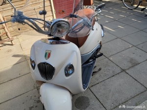 Retro scooter beige