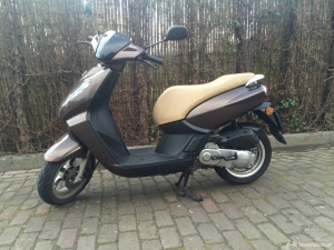 Peugeot Kisbee bruin