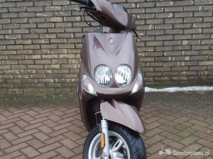 Yamaha NeoS bruin