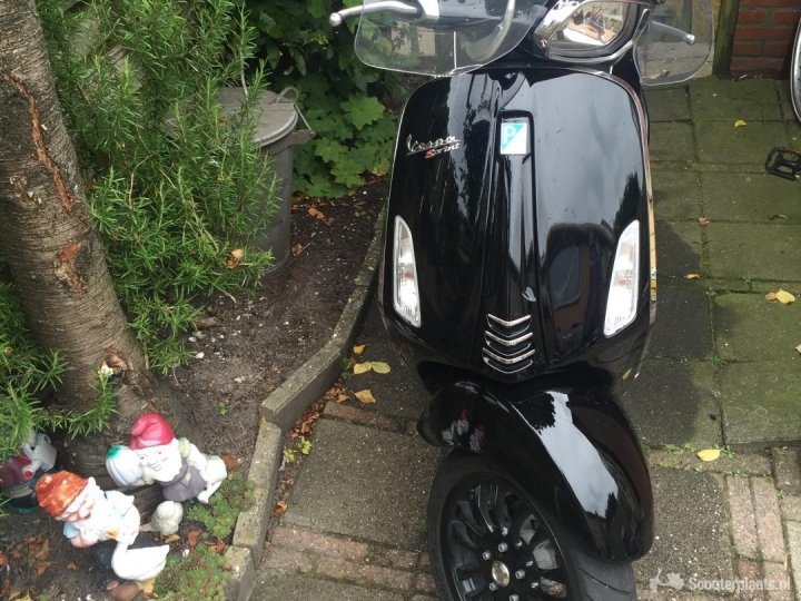 Vespa Sprint S zwart