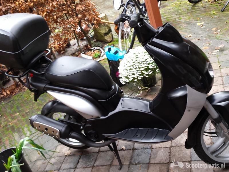 Mooie, degelijke Peugeot Ludix - Scooterplaats