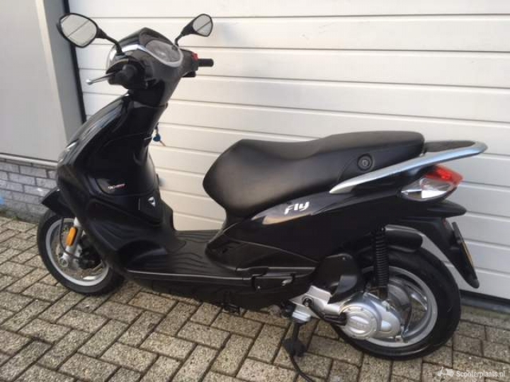 Piaggio Fly zwart
