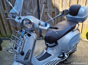 Vespa Primavera zilver