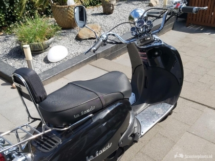 Retro scooter zwart