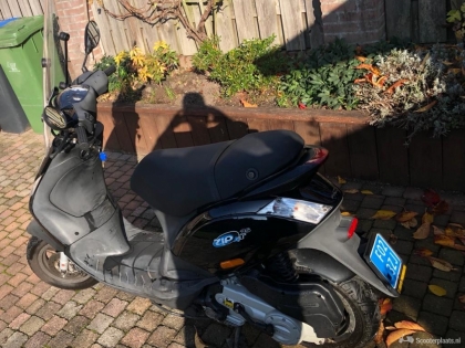 Piaggio Zip zwart