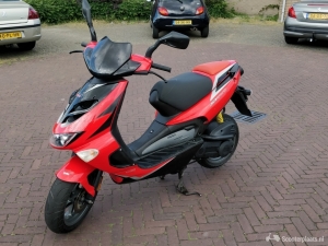 Aprilia SR 50 rood