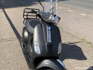 Vespa S matzwart