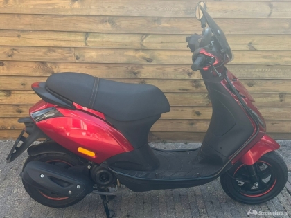 Piaggio Zip geel kenteken 2019