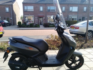 Peugeot kisbee RS + duur windscherm in goede staat - Scooterplaats