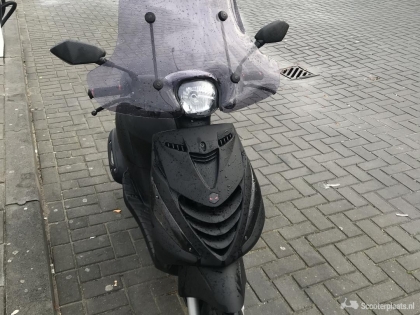 Piaggio Zip matzwart