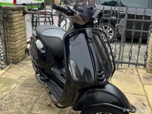 Vespa sprint omgebouwd naar 2020 injectie hologram