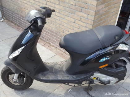 Piaggio Zip zwart