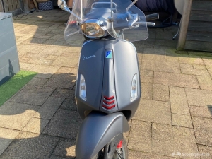 Vespa Sprint grijs