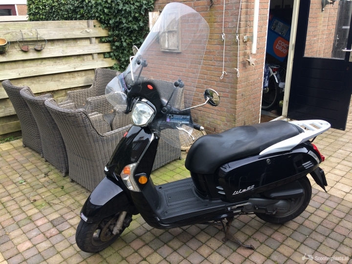 Zeer nette Kymco Like 50 4T (45KM) - Scooterplaats