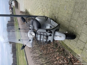 Vespa LX 50 grijs