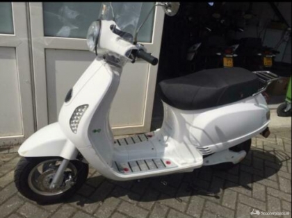 Emco Novantic E scooter met 1Lithium Ion accu 28ah